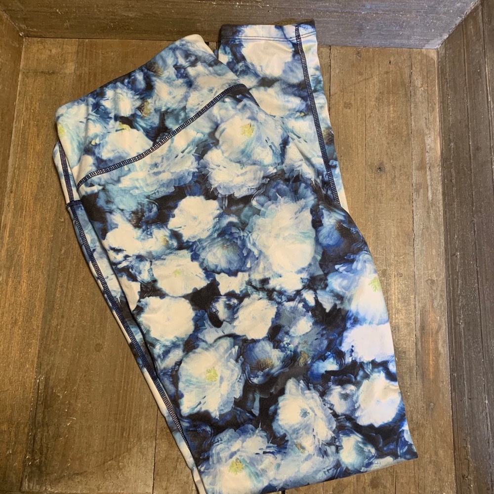 Athleta discontinued print leggings